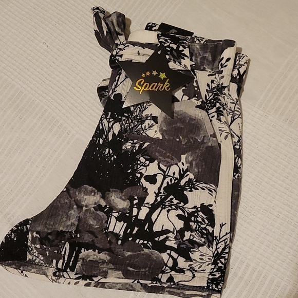 🎉HOST PICK🎉NWT SHORTS - Picture 5 of 7